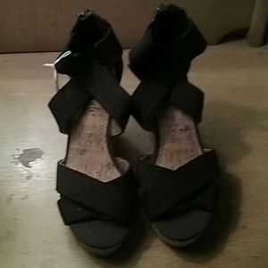 Black wedge sandsls